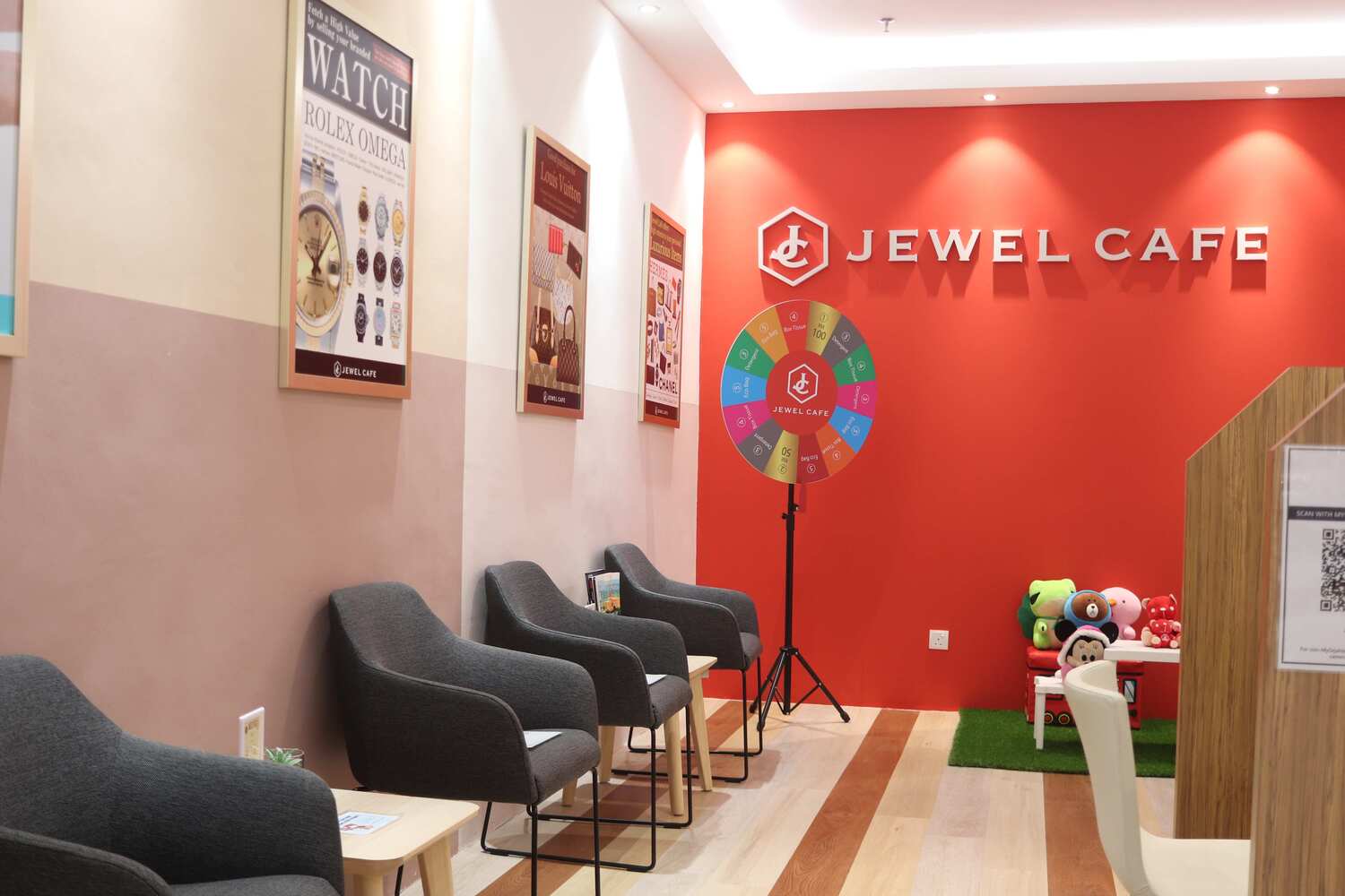 Over 250 stores managed worldwide