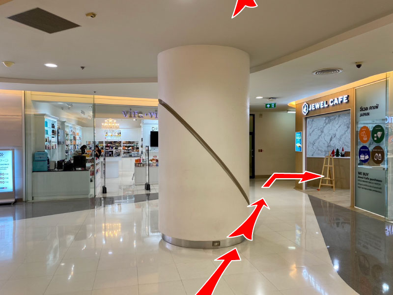 Get off the escalator and you will see Jewel Cafe on your right.